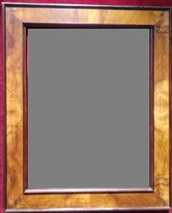 Cornice in legno lastronata in radica di noce.Profili esterno ed interno ebanizzati. I° XIX° sec. luce cm. 36x47 battuta cm.38x49